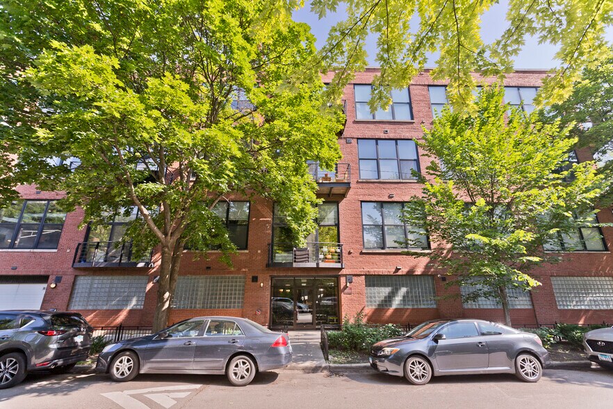 Primary Photo - 2210 W Wabansia Ave