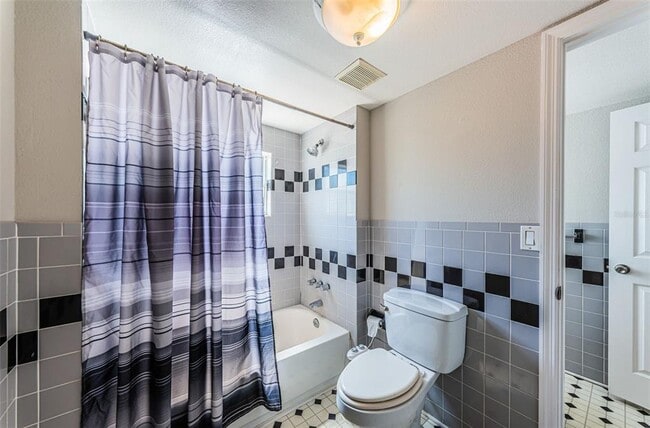 Building Photo - 833 1st St NE