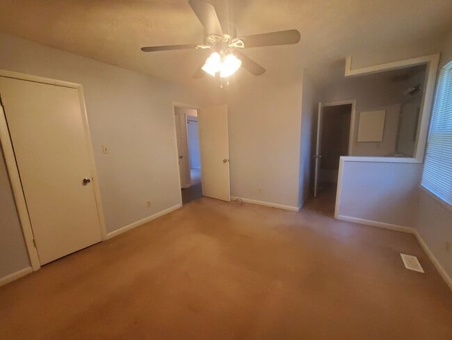 Building Photo - 4742 Belford Rd