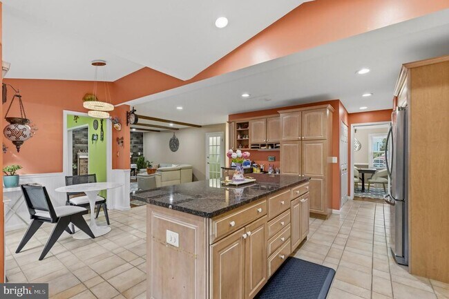 Building Photo - 8715 Shadowlake Way