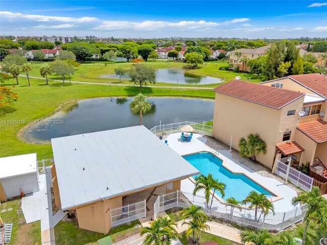 Building Photo - 341 W Park Dr