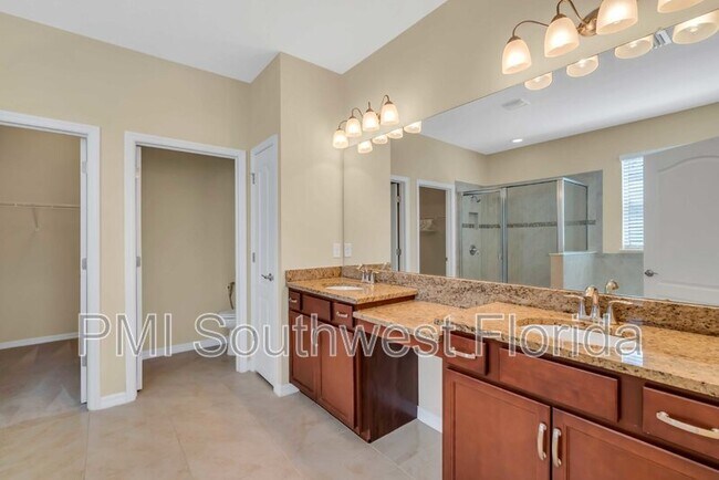 Building Photo - 2844 Esmeralda Dr