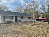 Building Photo - Available mid Sept