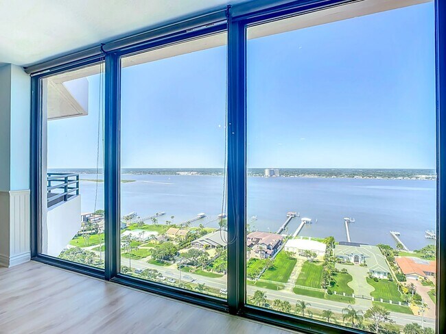 Building Photo - Stunning Penthouse Rental with Intracoasta...