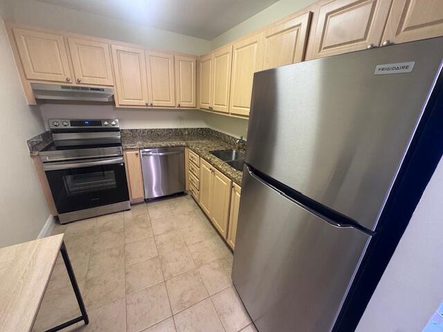 Building Photo - 6475 Bay Club Dr