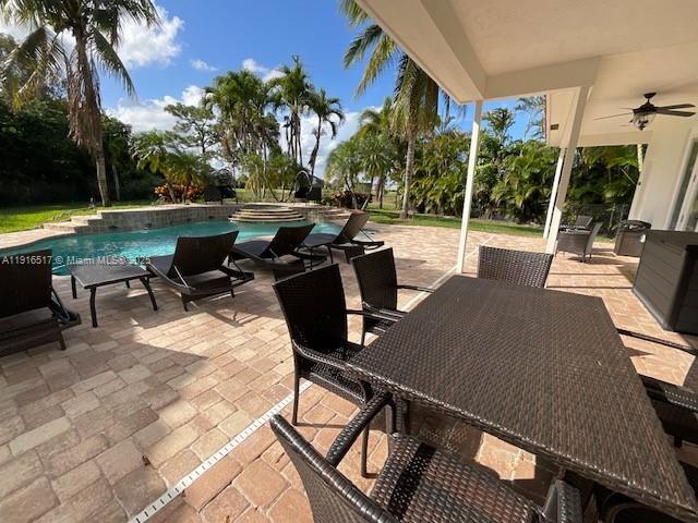 Building Photo - 352 King Fisher Dr