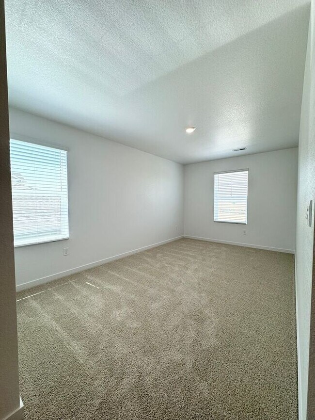 Building Photo - Built in 2024! 5 bedroom 3 Bath House in W...