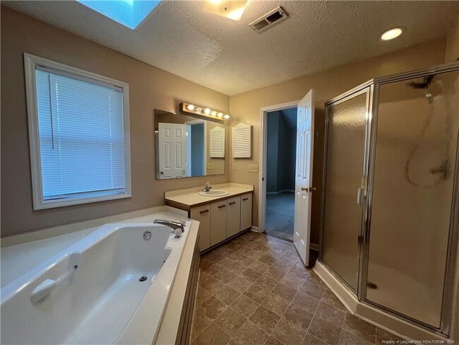 Building Photo - 950 Stewarts Creek Dr
