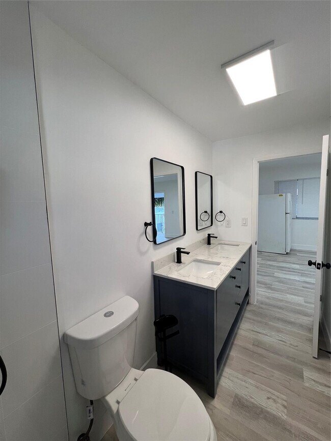 Building Photo - 2115 N Ocean Blvd