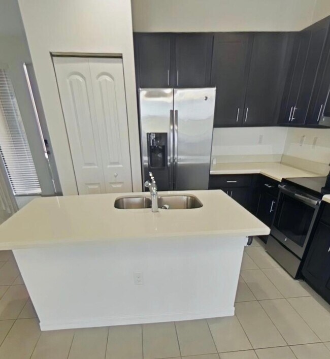 Building Photo - 1087 NW 33rd Manor