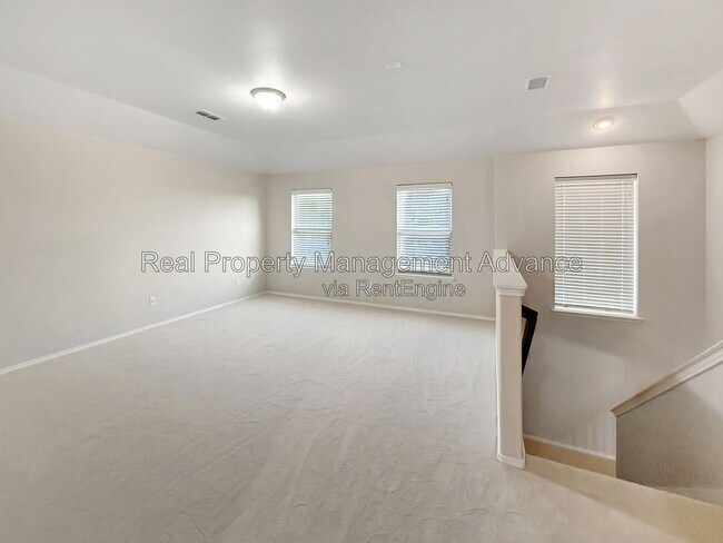 Building Photo - 1290 Lasso Dr