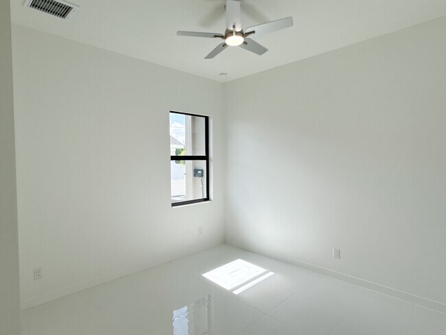 Building Photo - 4113 NW 34th St