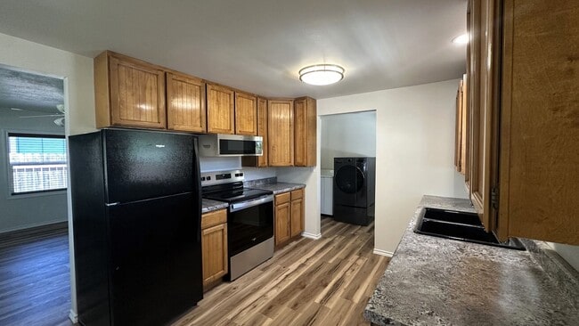 Building Photo - Cute 2 Bedroom House in Myrtle Creek!