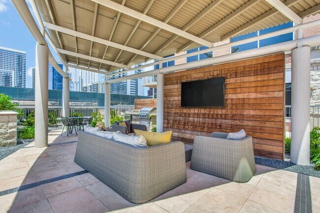 Building Photo - 102 Colorado St