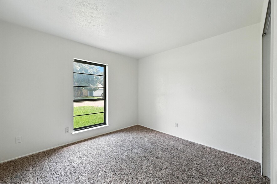 Building Photo - 7101 Christie Ln