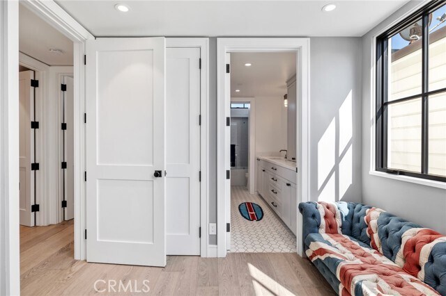 Building Photo - 2428 The Strand