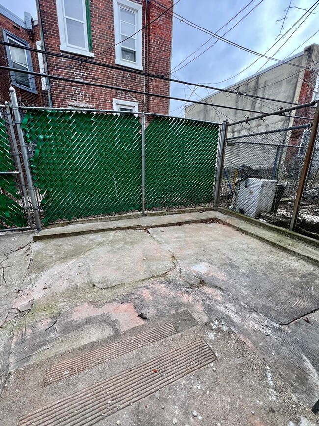 Building Photo - Newly Renovated 3-Bedroom Townhouse in Elmwood Park! Available mid-May! PHA VOUCHERS ACCEPTED!