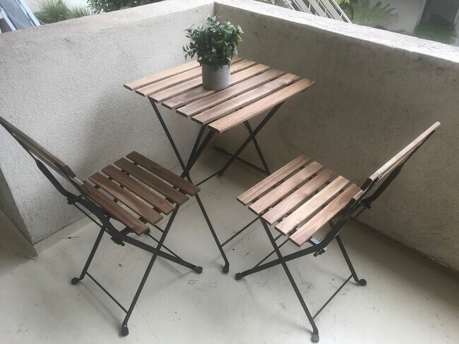 Building Photo - 11615 Darlington, Prime Brentwood, Steps to San Vicente