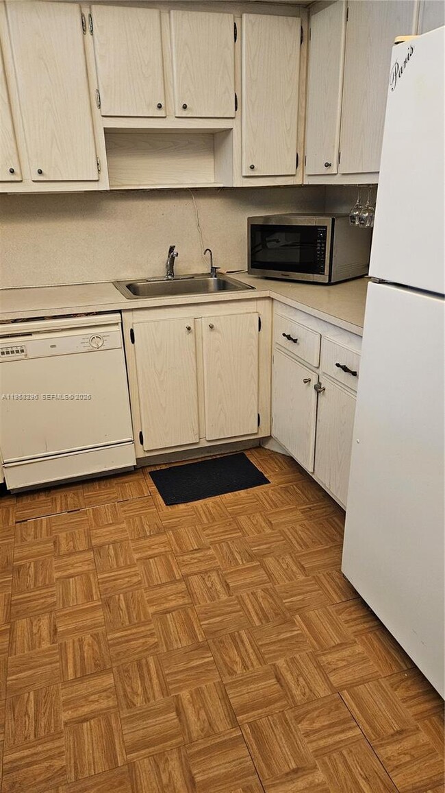 Building Photo - 16851 NE 23rd Ave