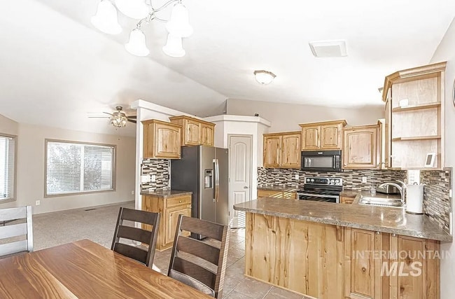 Building Photo - 2221 Frontier Dr