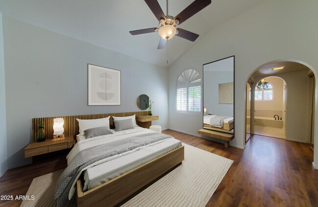 Building Photo - 4020 E Laurel Ln