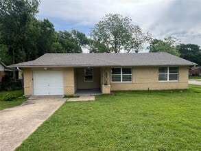 Building Photo - 405 Highcrest Dr