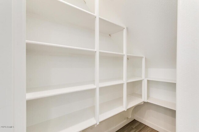 Building Photo - 1070 E Marlin Dr