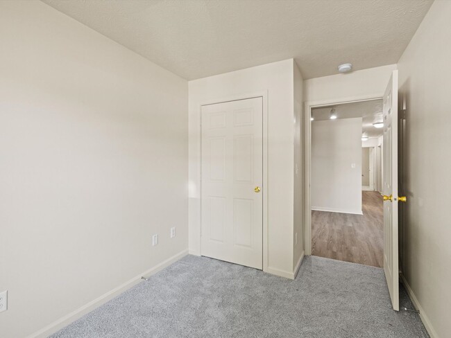 Building Photo - 3 Bedroom Limited Supply******Minutes from...