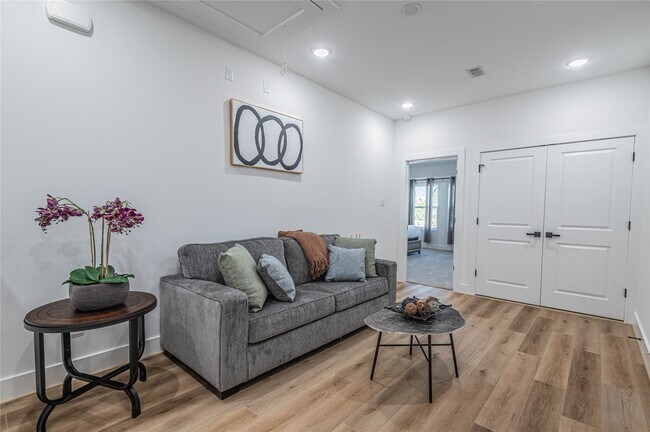 Building Photo - 3507 Ennis St