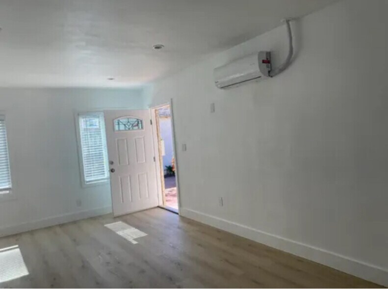 Building Photo - 10900 Lillian Ln