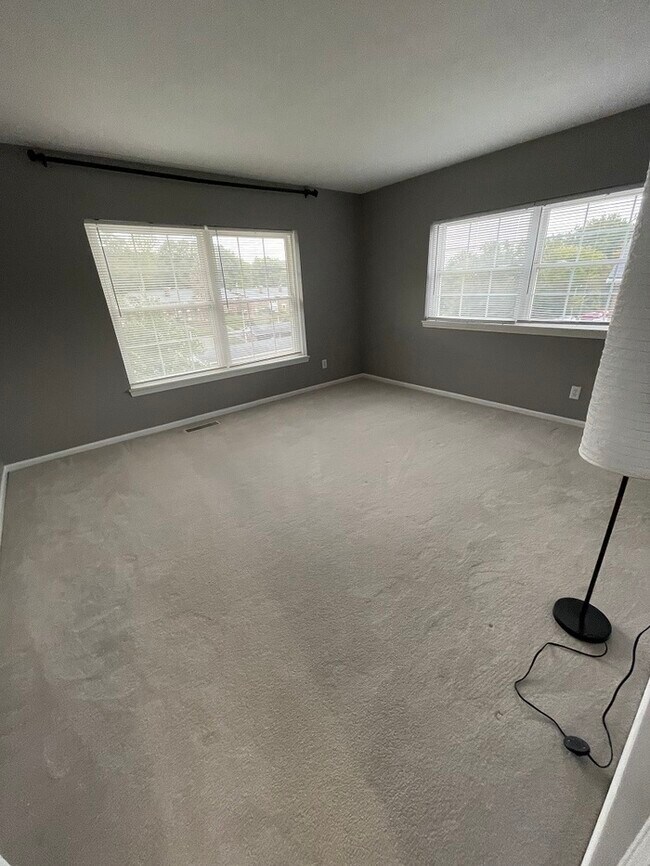 Building Photo - Beautifully maintained 3BR, 2BA Condominium