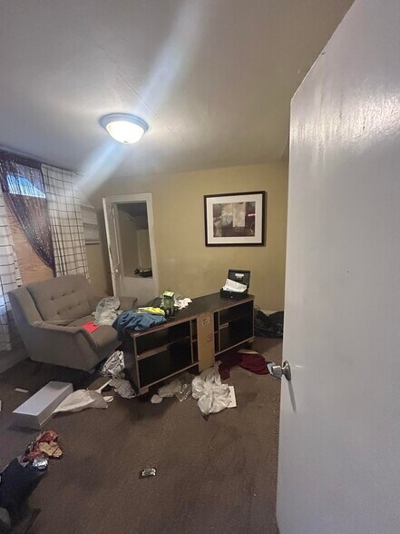 Building Photo - 4025 Beachwood Ave