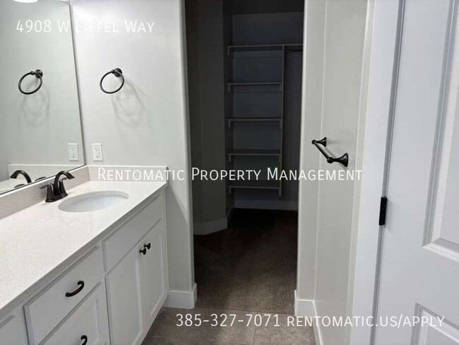 Building Photo - 4908 Eiffel Wy