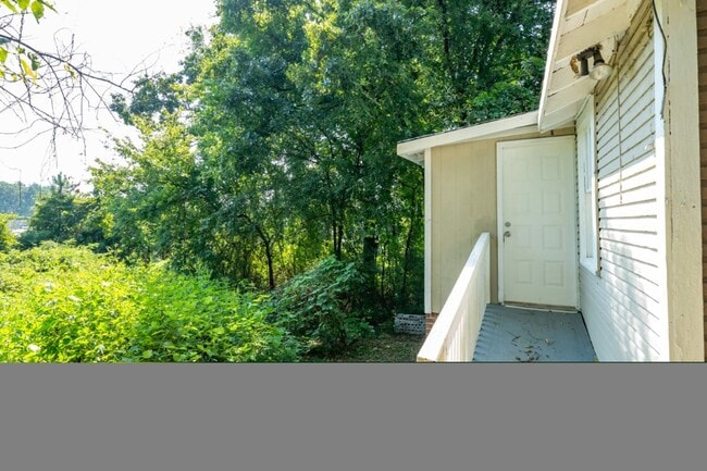 Building Photo - Renovated Hueytown Charmer – 2 Beds, 1 Bat...