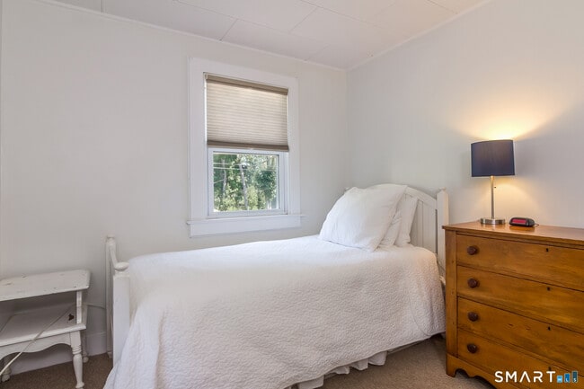 Building Photo - 116 Overshore Dr E