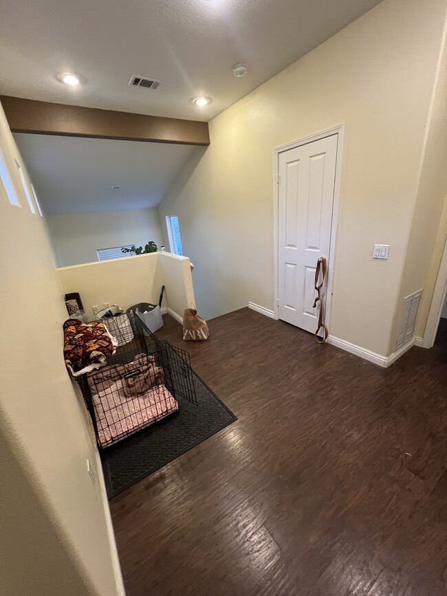 Landing upstairs, great for office or crafting area - 11874 Emilio Ct