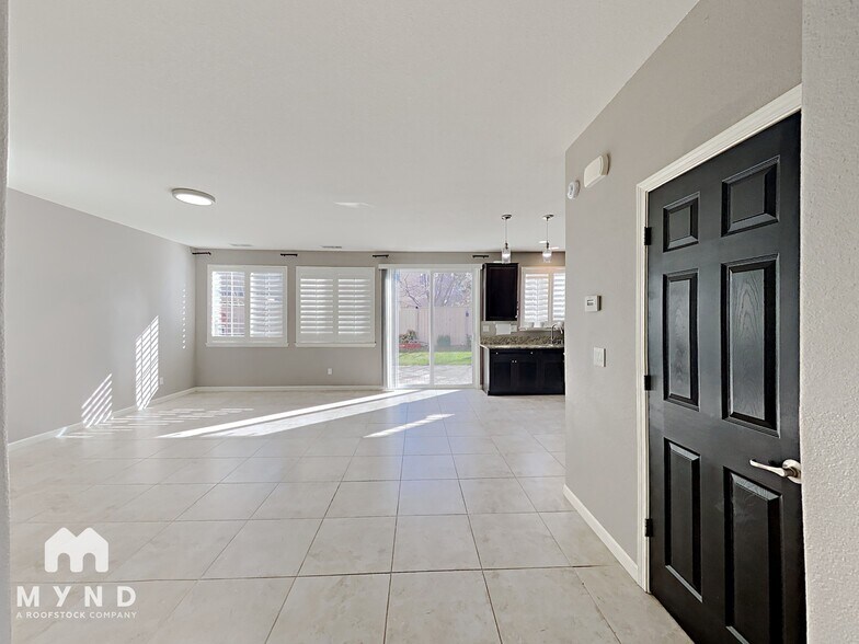 Building Photo - 10772 Grayslake Dr