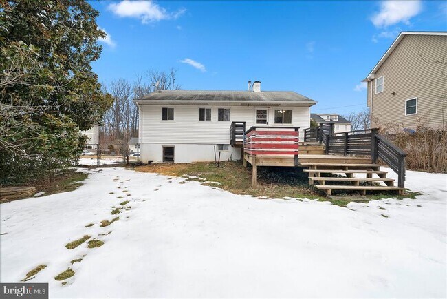 Building Photo - 6451 Maplewood Dr