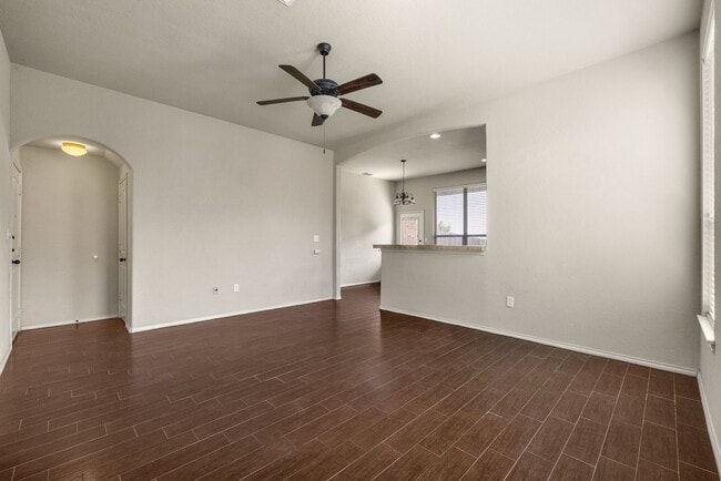 Building Photo - 566 Creekside Cir
