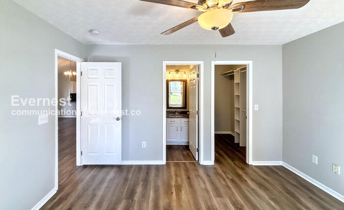 Building Photo - 5321 Miramar Dr