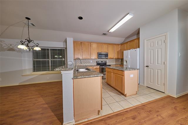 Building Photo - 4616 Brighton Dr