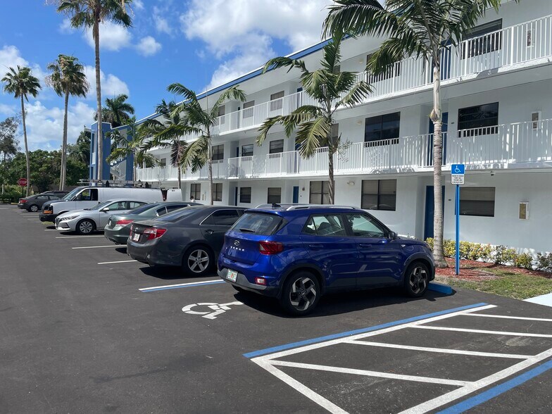 Building Photo - 5060 SW 64th Ave