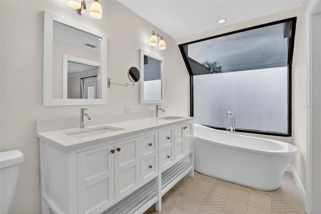 Building Photo - 162 E Davis Blvd