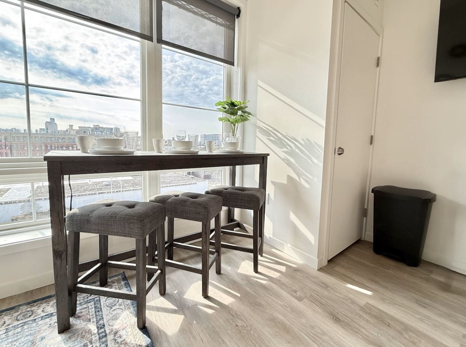 Building Photo - 501 N Perth St