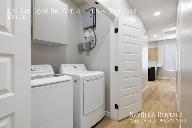 Building Photo - 105 San Jose Dr