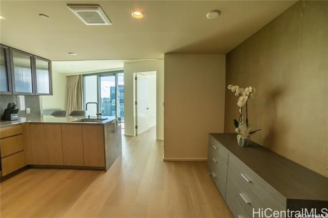 Building Photo - 1000 Auahi St