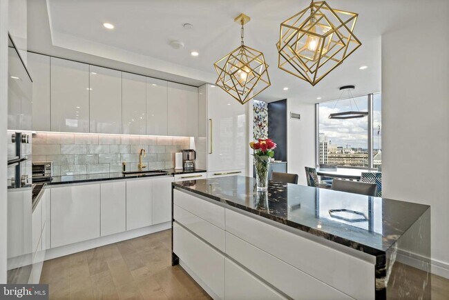 Building Photo - 1414 S Penn Square