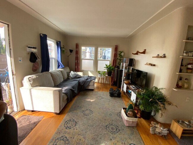 Building Photo - LARGE PRIVATE EXCLUSIVE PATIO! EXCLUSIVE U...