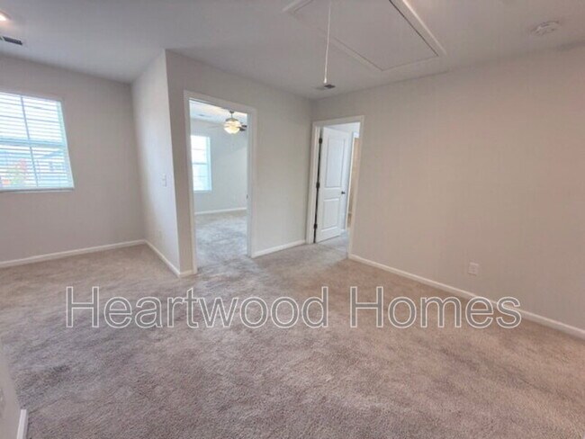 Building Photo - 406 Eclipse Ln