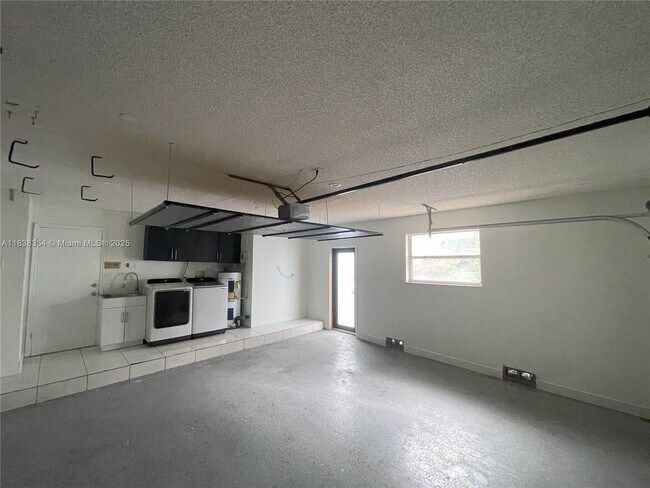 Building Photo - 8482 NW 166th Terrace